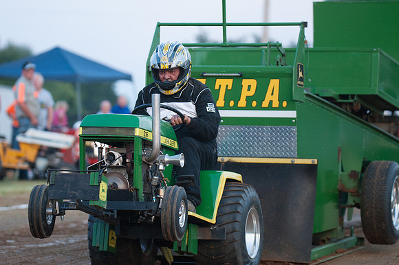 Waddy Ruritan lawn tractor pull 20150808-9274-3