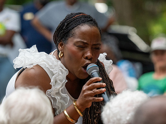 lamont Collins and Sankofa singers-3