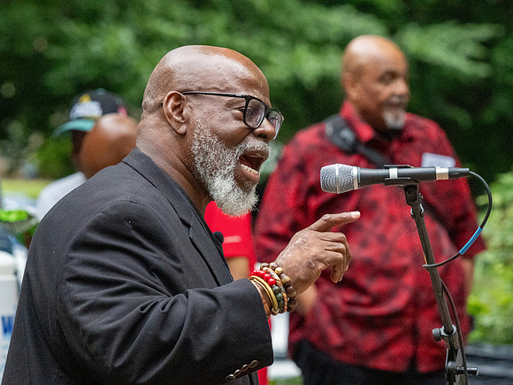 lamont Collins and Sankofa singers
