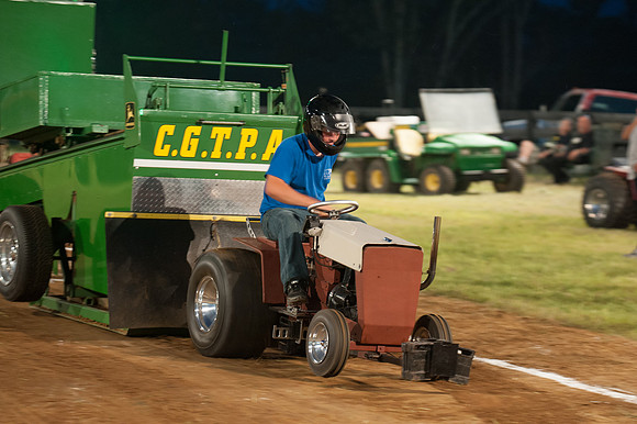 Waddy Ruritan lawn tractor pull 20150808-9473-2
