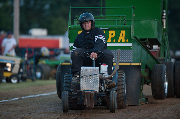 Waddy Ruritan lawn tractor pull 20150808-9311-2
