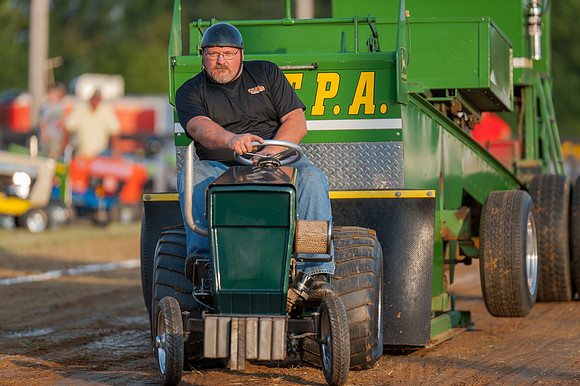 Waddy Ruritan lawn tractor pull 20150808-8996-3